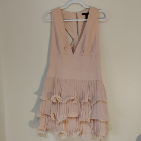 BCBGMaxAzria Dress, V neck, 3 Tiered Ruffled,  Size 12, Blush pink - Picture 3 of 8
